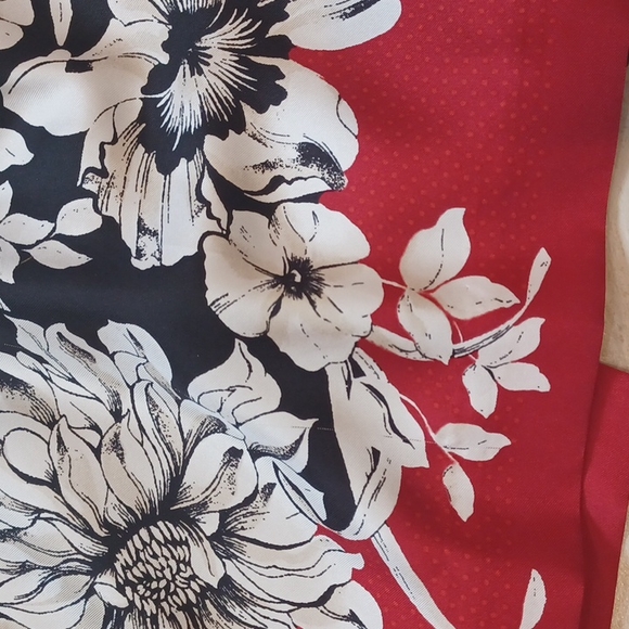 Gorgeous White House Black Market Silky Strapless Floral Dress - Picture 2 of 10